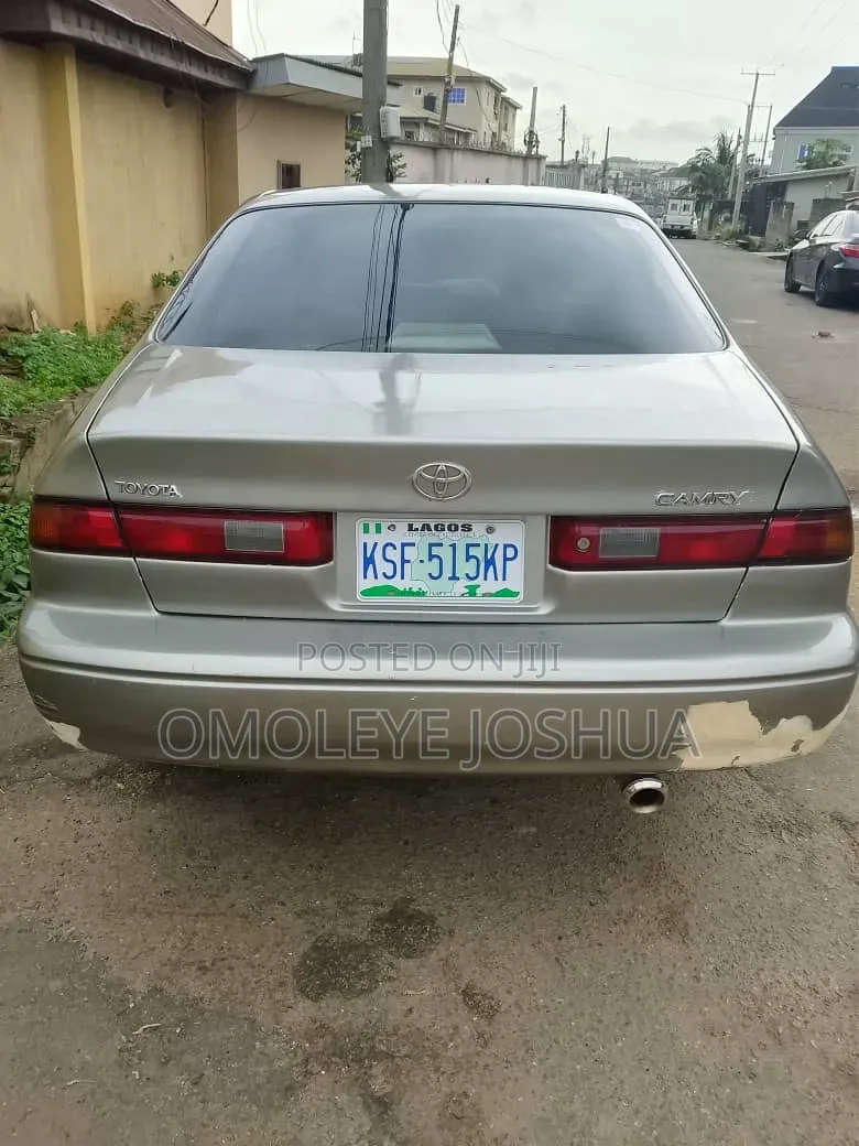 Toyota Camry Automatic 1999 Gray