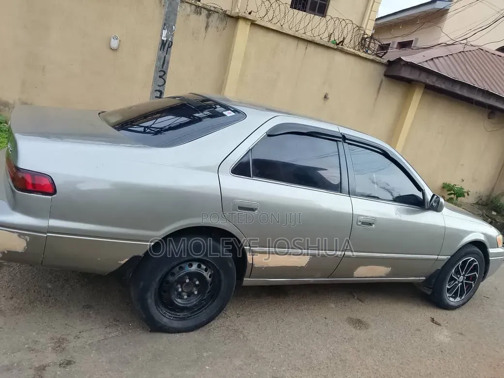 Toyota Camry Automatic 1999 Gray