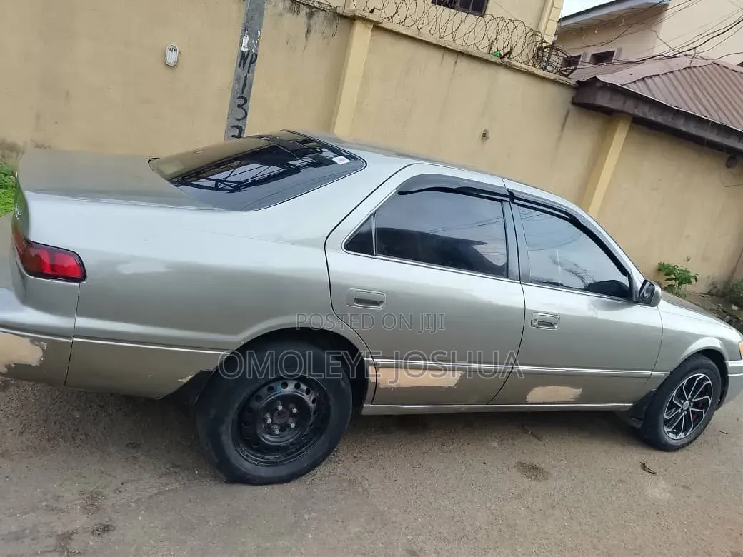 Toyota Camry Automatic 1999 Gray