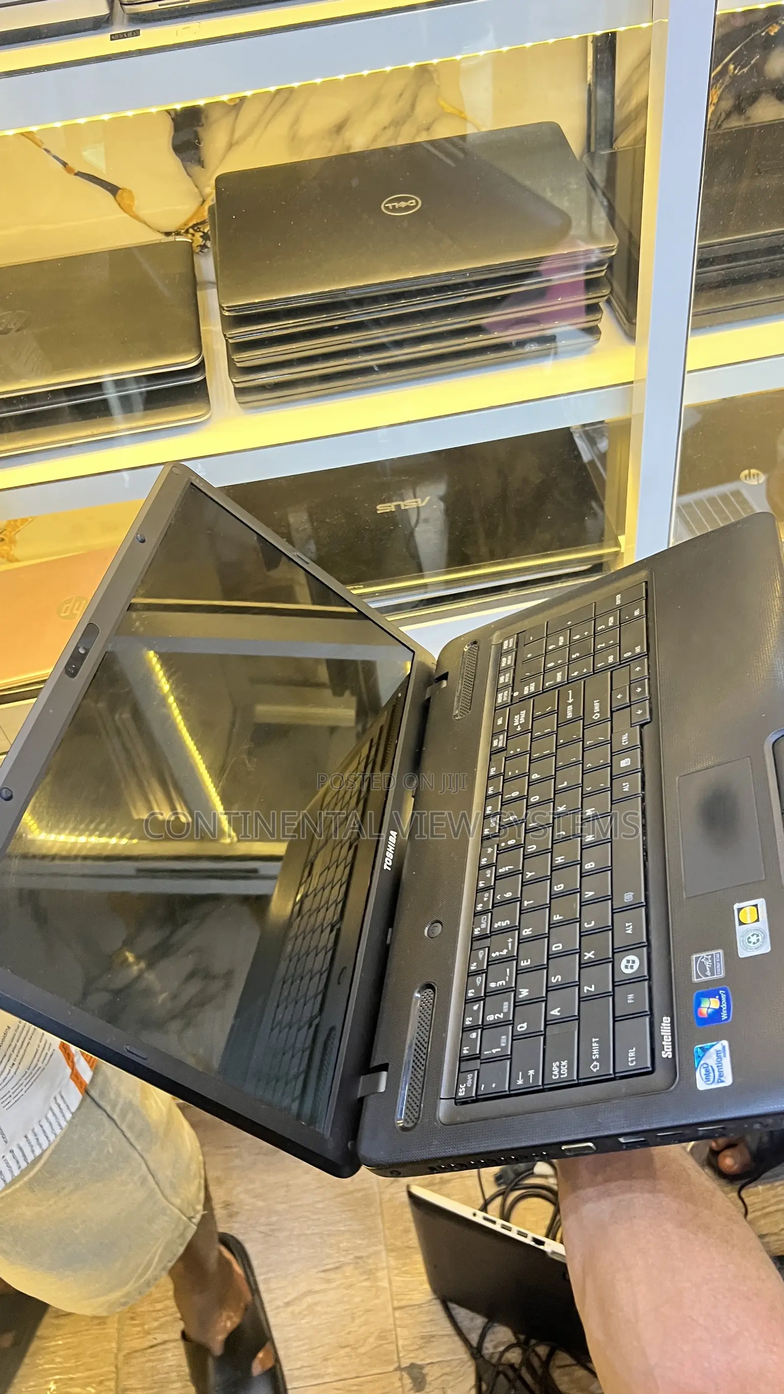 Laptop Toshiba Satellite C675 4GB Intel Celeron HDD 160GB