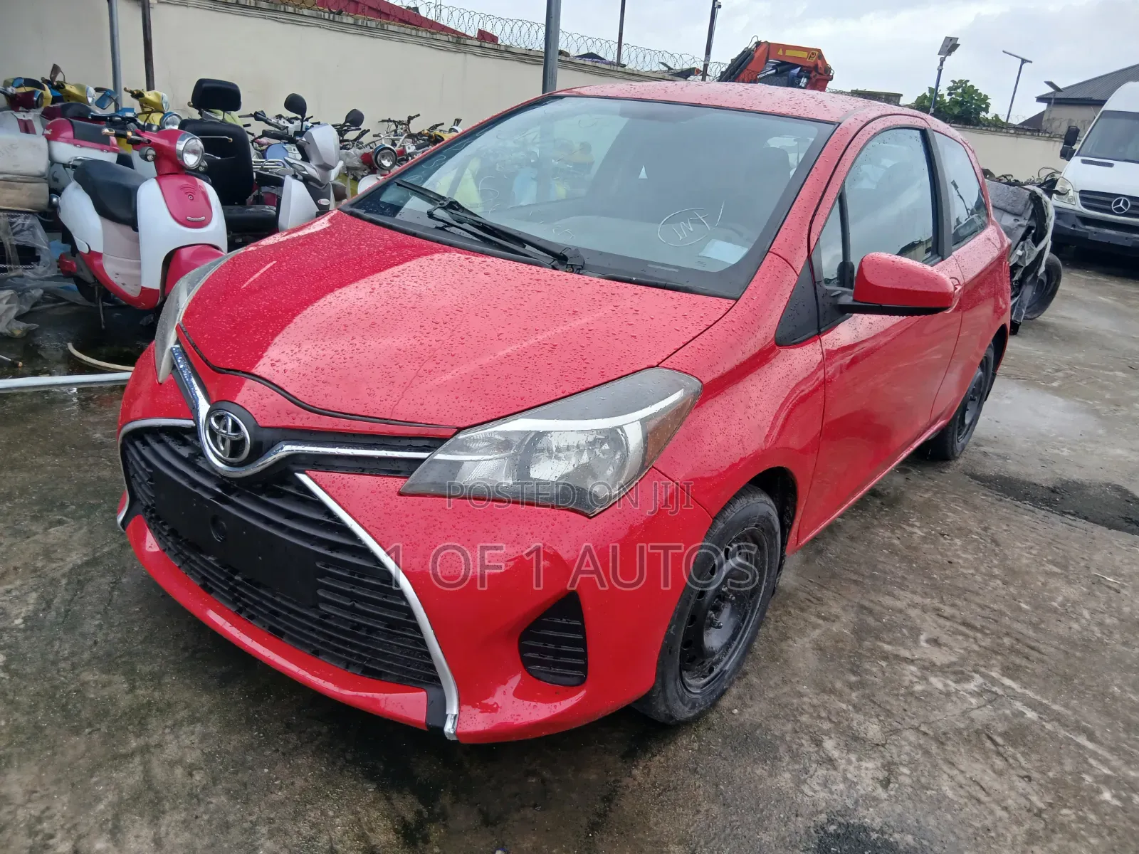 Toyota Yaris L Hatchback 5dr 2015 Red