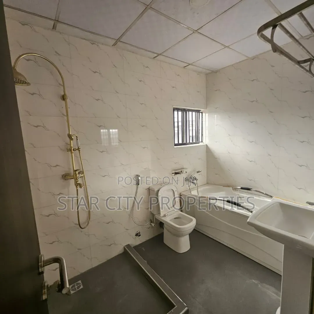 5bdrm Townhouse / Terrace in Ketu for rent