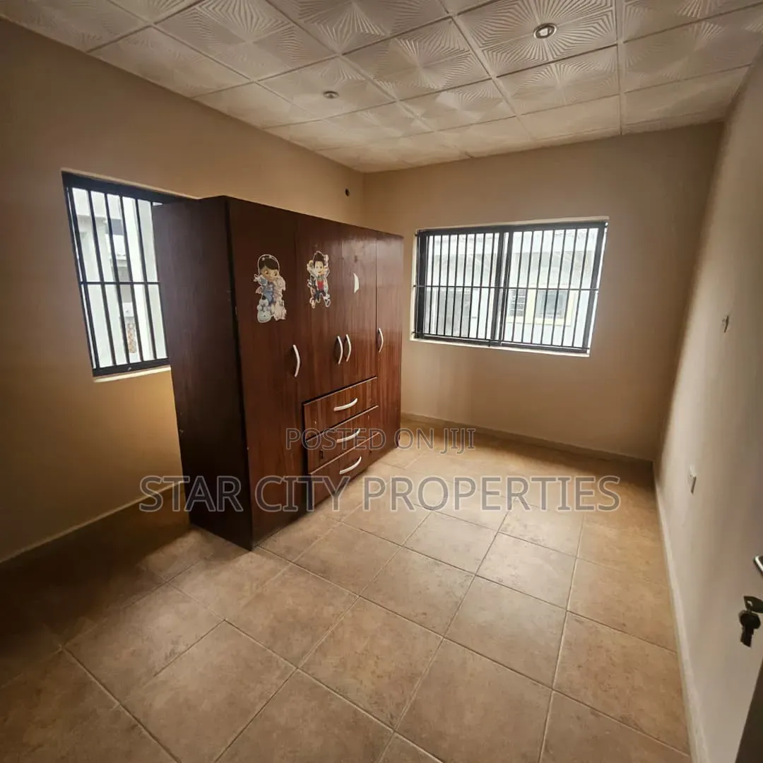 5bdrm Townhouse / Terrace in Ketu for rent