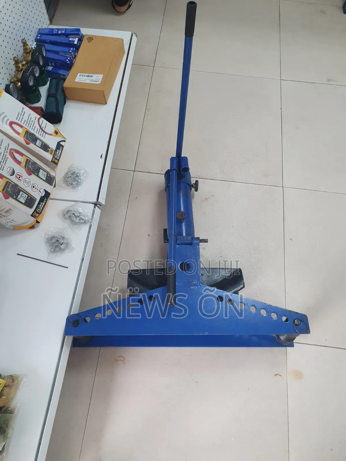 Blue Hydraulic Pipe Bender Used for Bending Metal Tubes