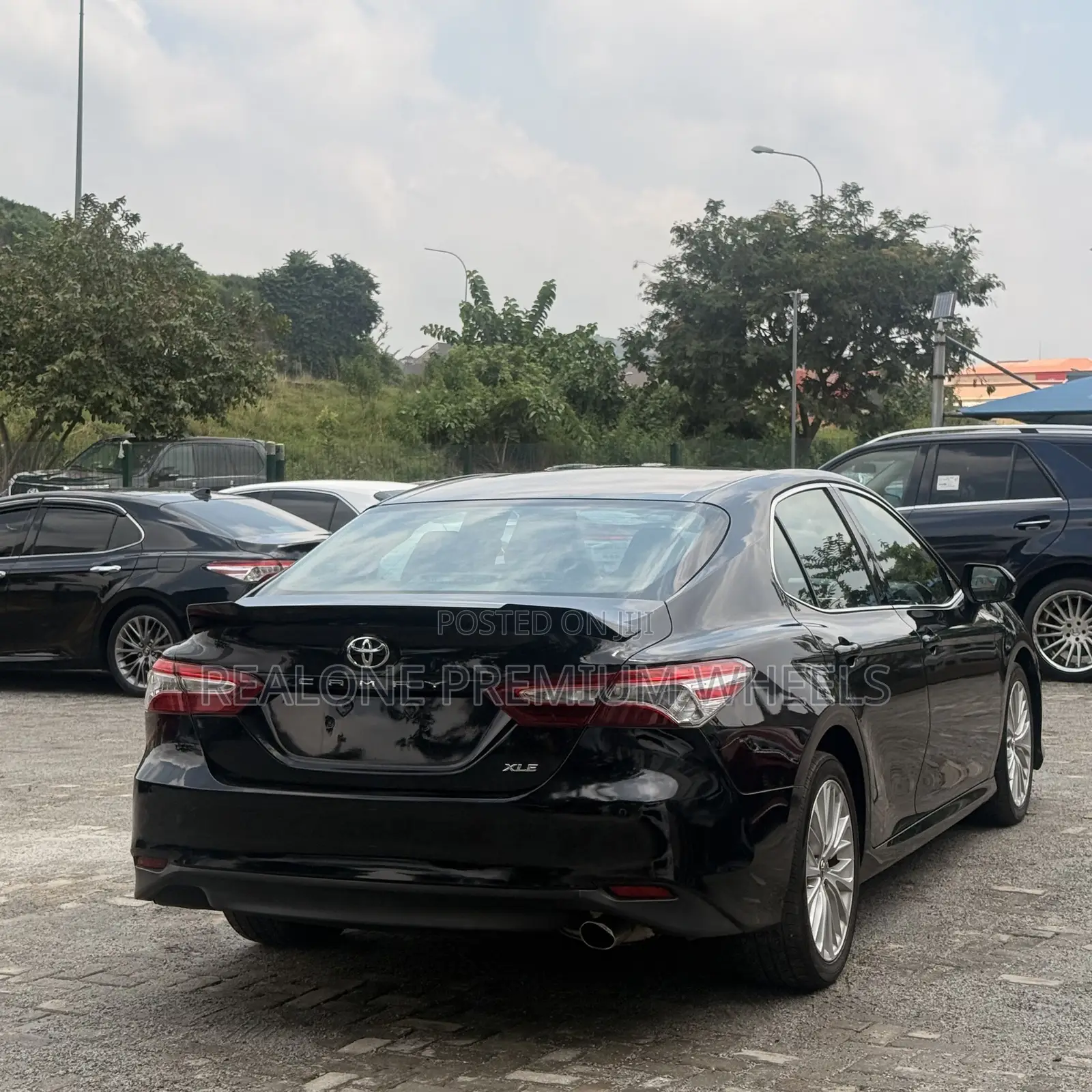 Toyota Camry XLE FWD (2.5L 4cyl 8AM) 2018 Black