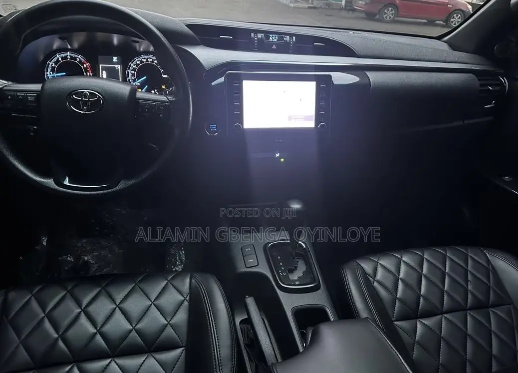 Toyota Hilux 2024 Black