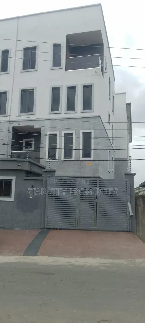 4bdrm Duplex in Maryland Crescent for rent