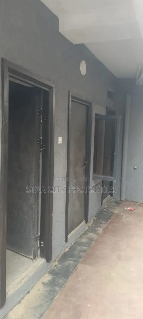 4bdrm Duplex in Maryland Crescent for rent