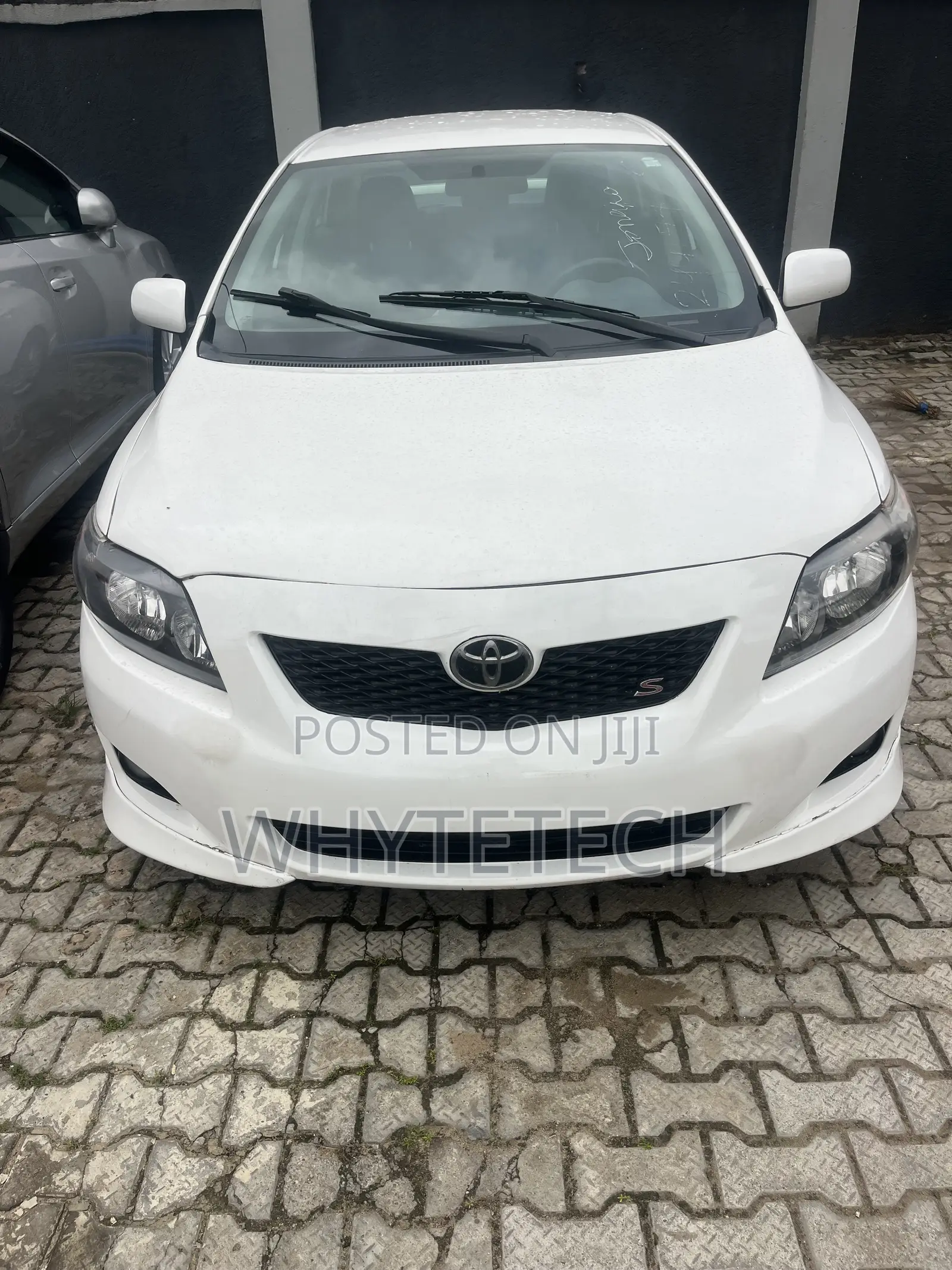 Toyota Corolla Base 4dr Sedan (1.8L 4cyl 5M) 2010 Off white