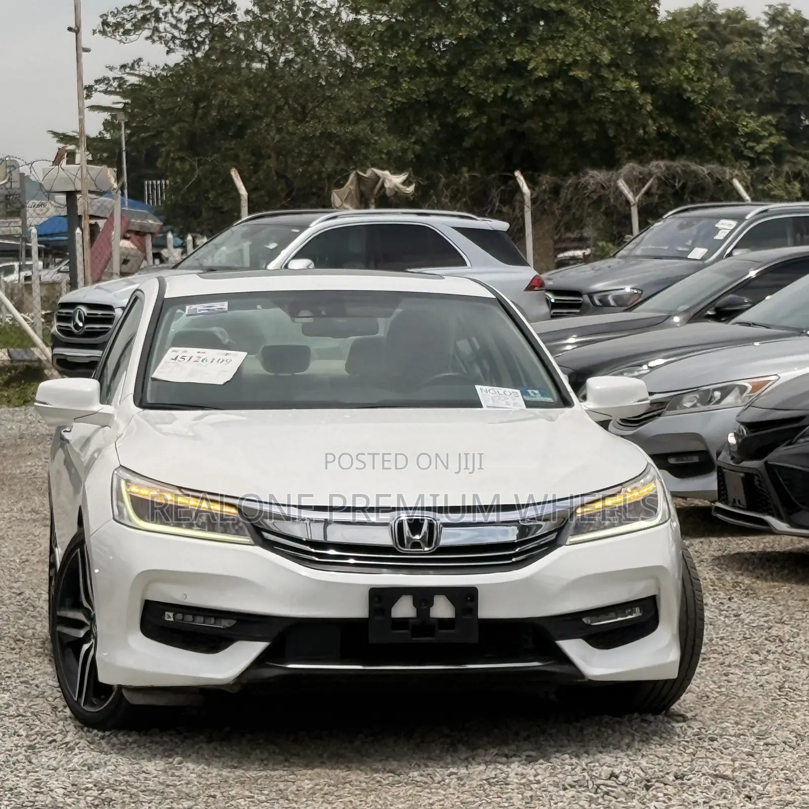 Honda Accord Touring V6 4dr Sedan FWD (3.5L 6cyl 6A) 2017 White