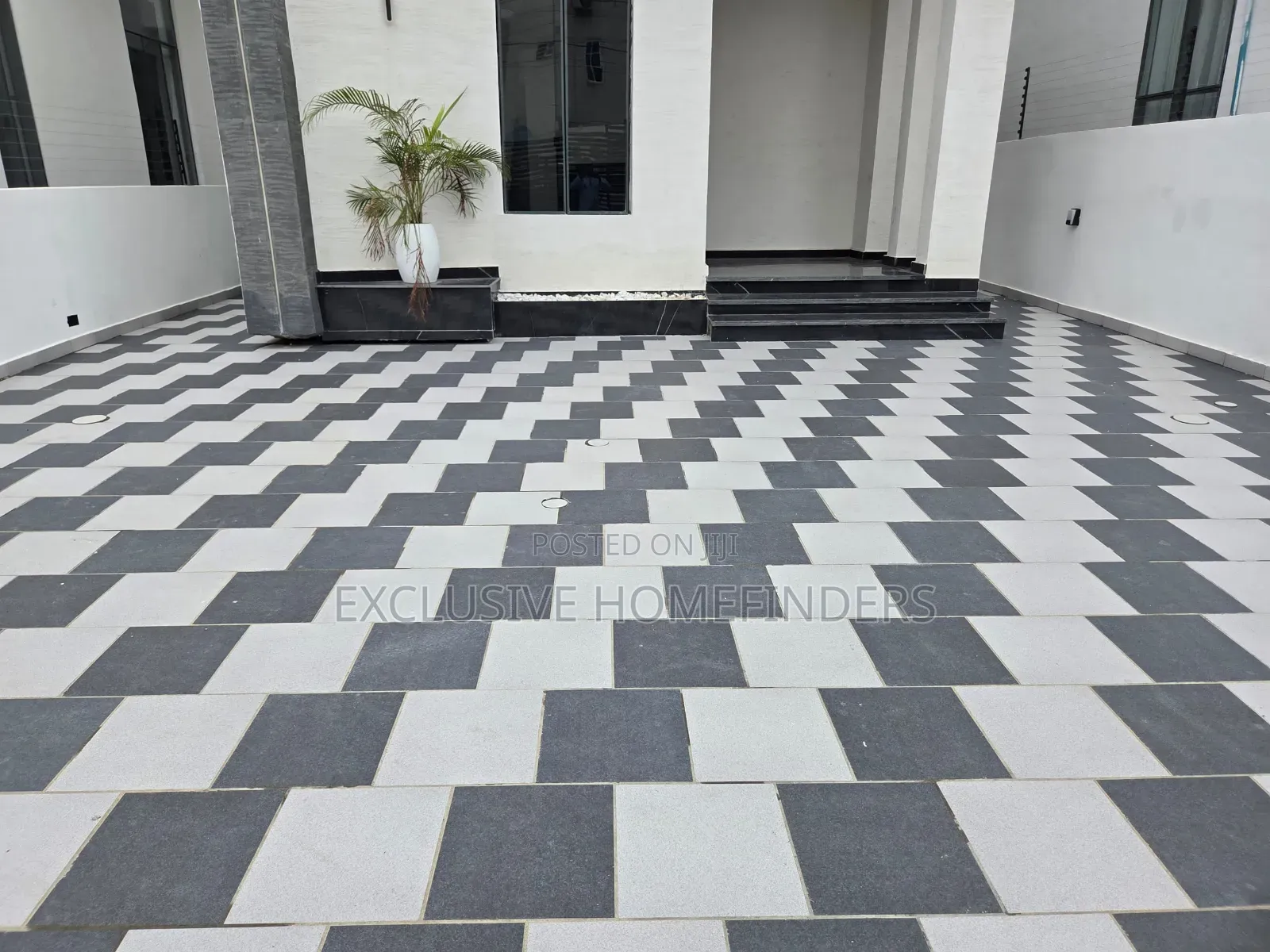 5bdrm Duplex in Osapa london for sale