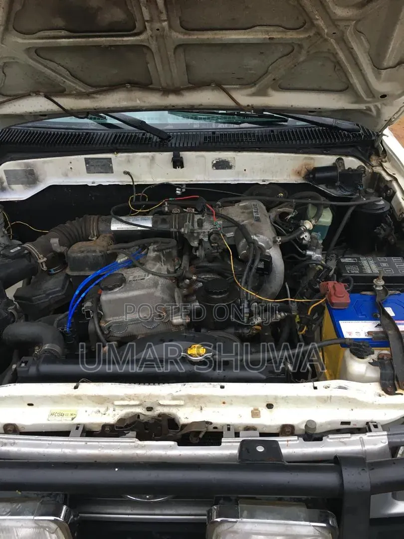 Toyota Hilux 1998 White