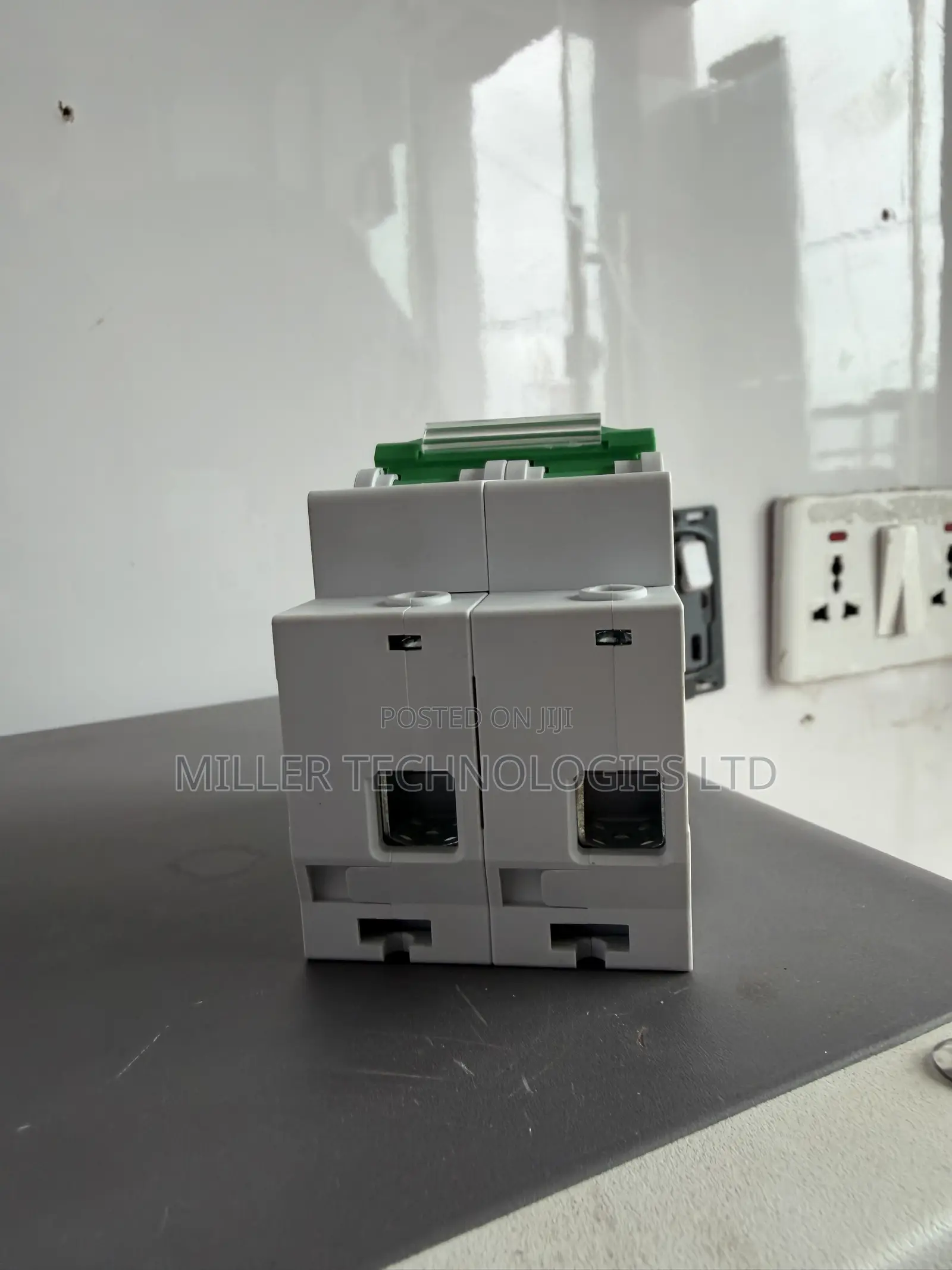 Original Suntree SCB8-125 100A 2P AC Circuit Breaker