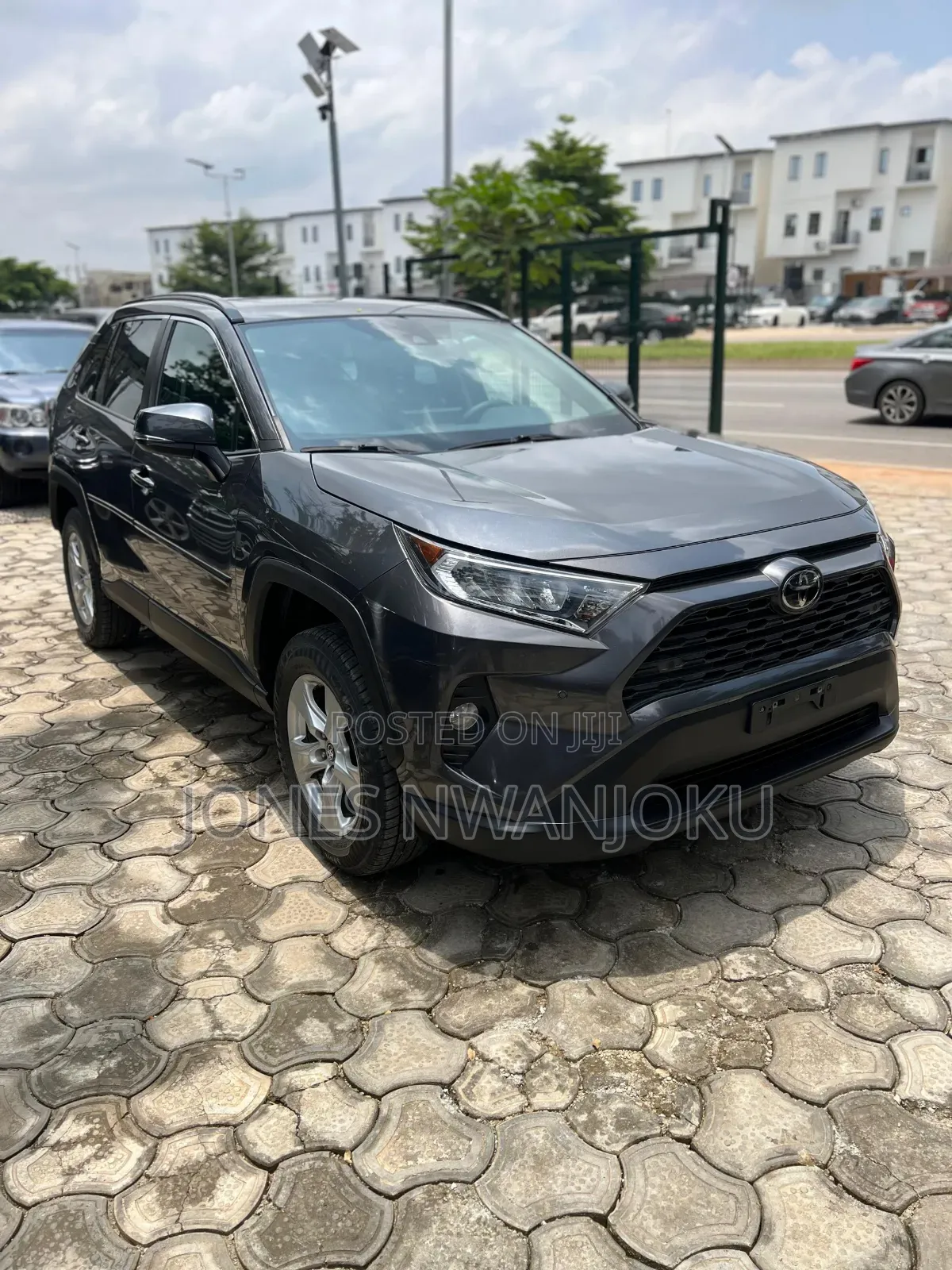 Toyota RAV4 XLE FWD 2019 Gray