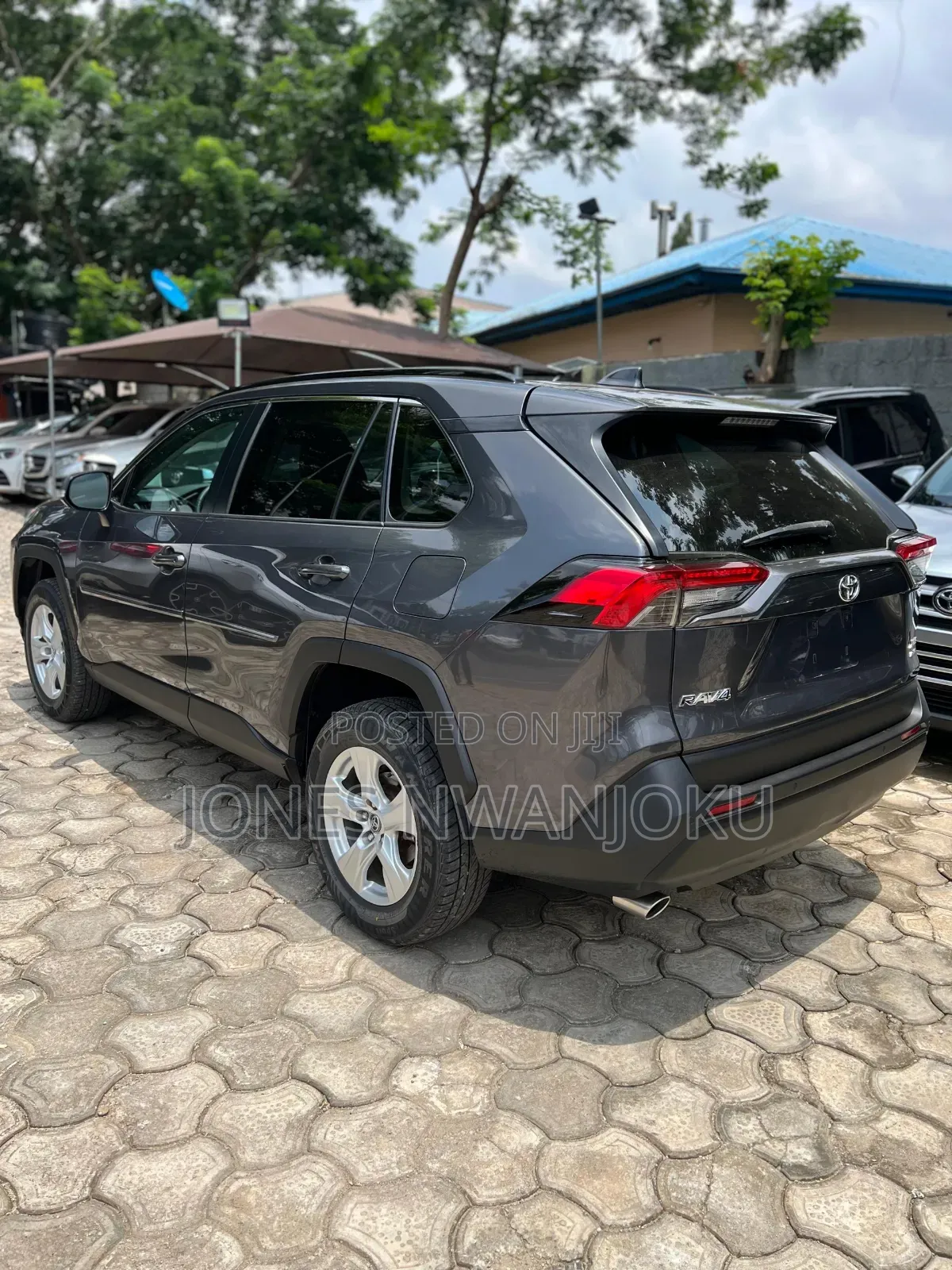 Toyota RAV4 XLE FWD 2019 Gray