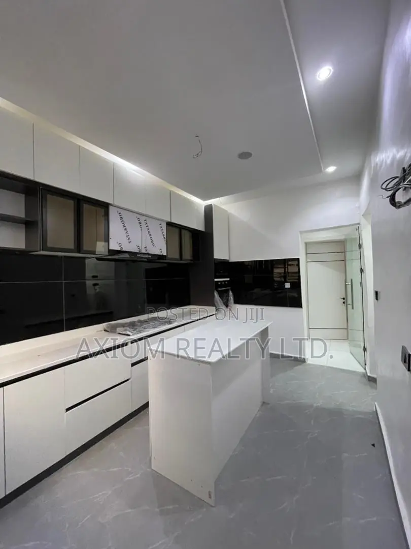4bdrm Duplex in Idado for sale