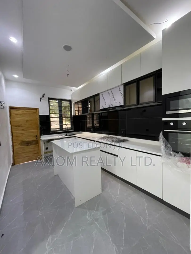 4bdrm Duplex in Idado for sale