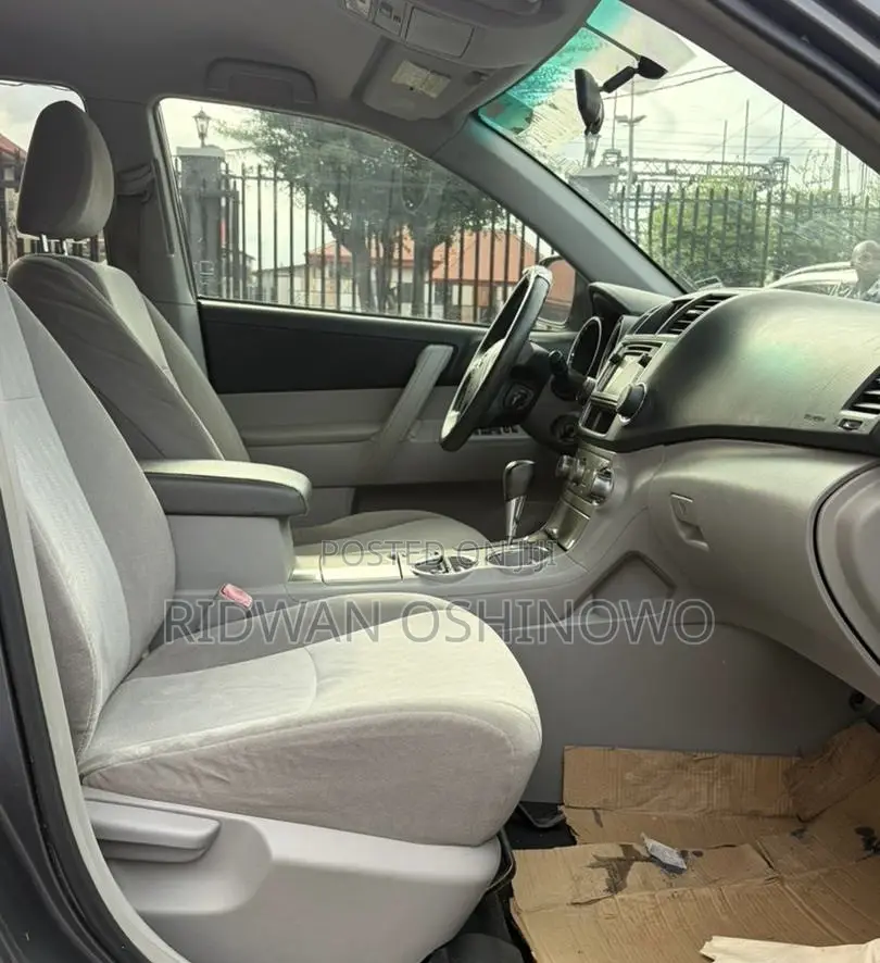 Toyota Highlander 3.5L 2WD 2013 Gray