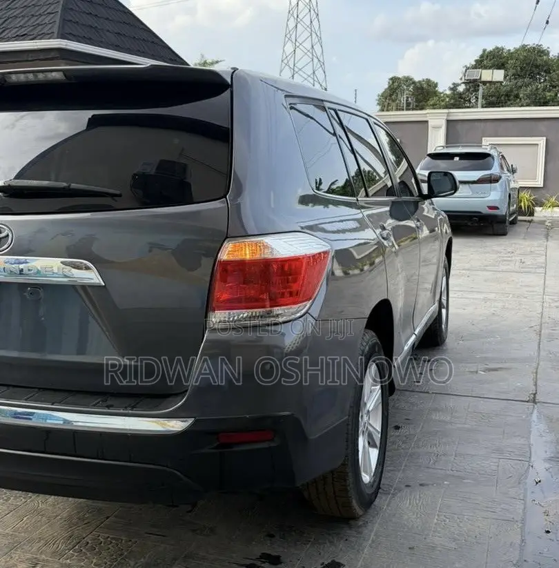 Toyota Highlander 3.5L 2WD 2013 Gray