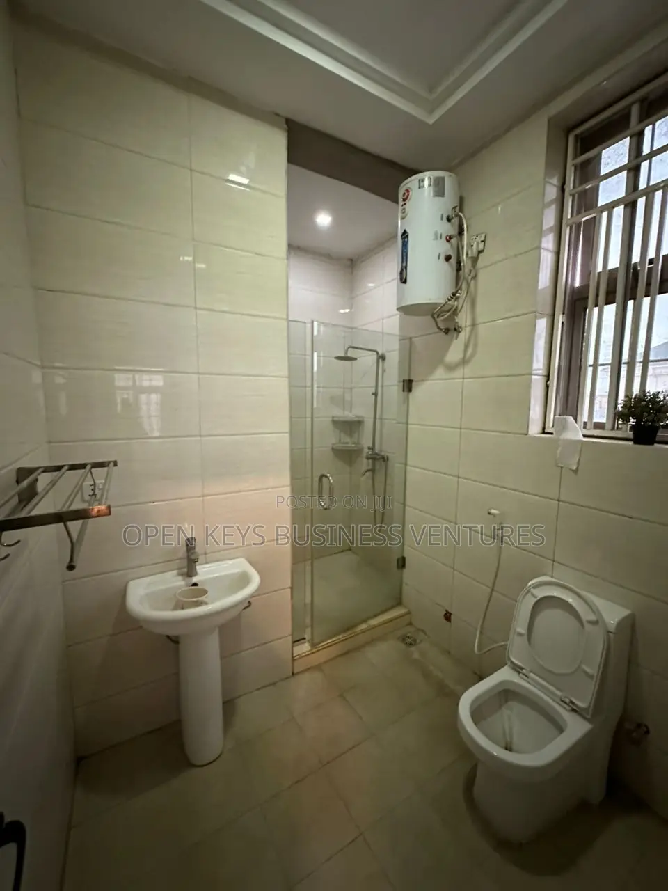 Furnished 5bdrm Duplex in Aerodrome Gra, Samonda for rent