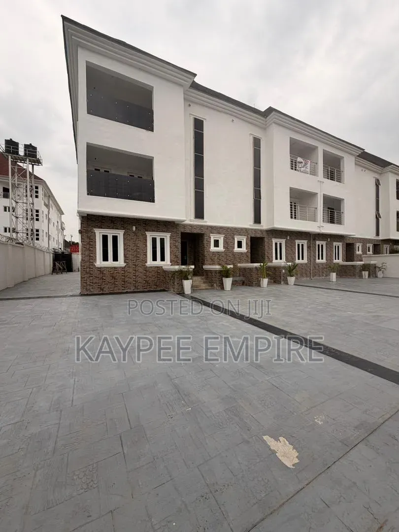 5bdrm Townhouse / Terrace in Mabushi for rent