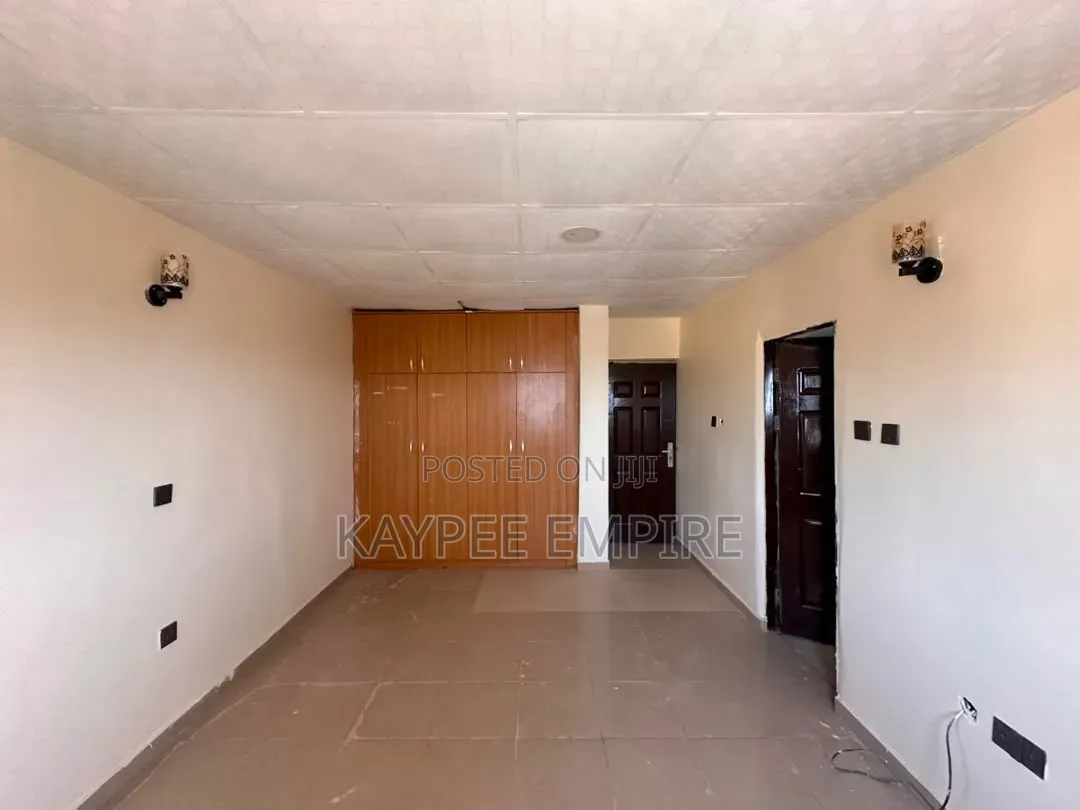 5bdrm Townhouse / Terrace in Mabushi for rent