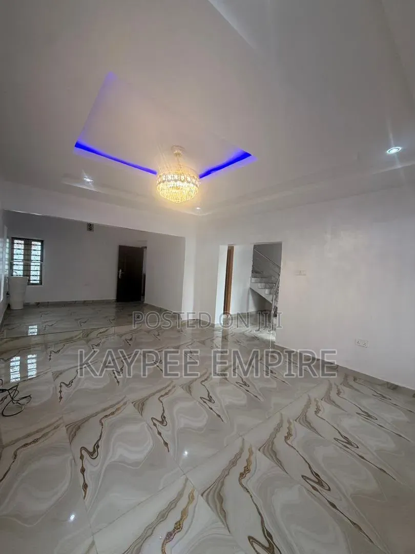 5bdrm Townhouse / Terrace in Mabushi for rent