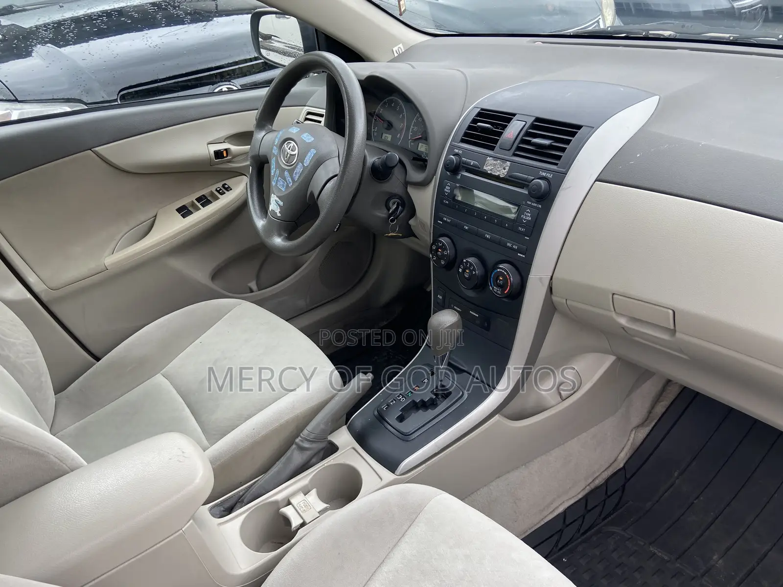 Toyota Corolla LE 4dr Sedan (1.8L 4cyl 4A) 2010 Gold
