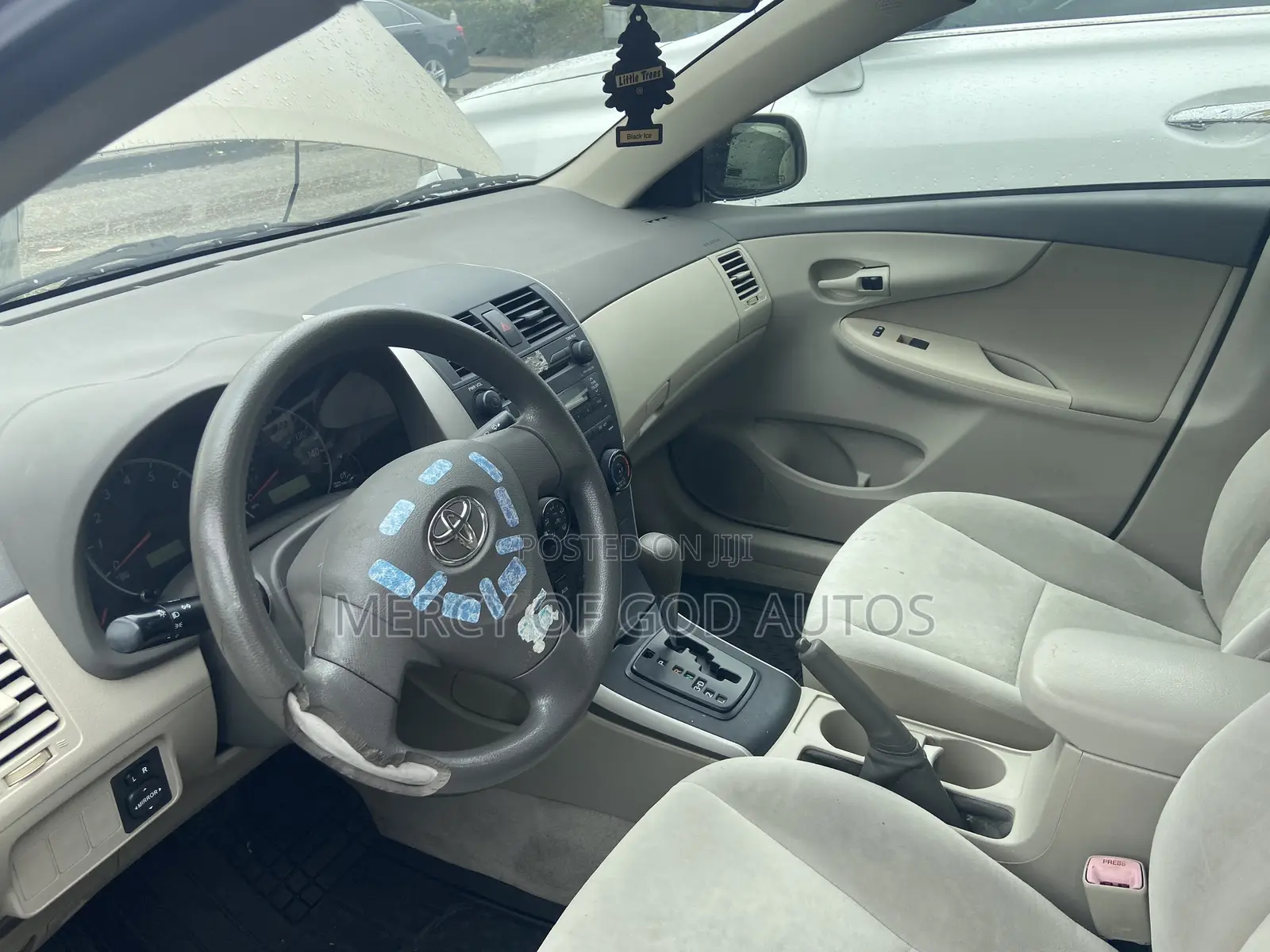 Toyota Corolla LE 4dr Sedan (1.8L 4cyl 4A) 2010 Gold