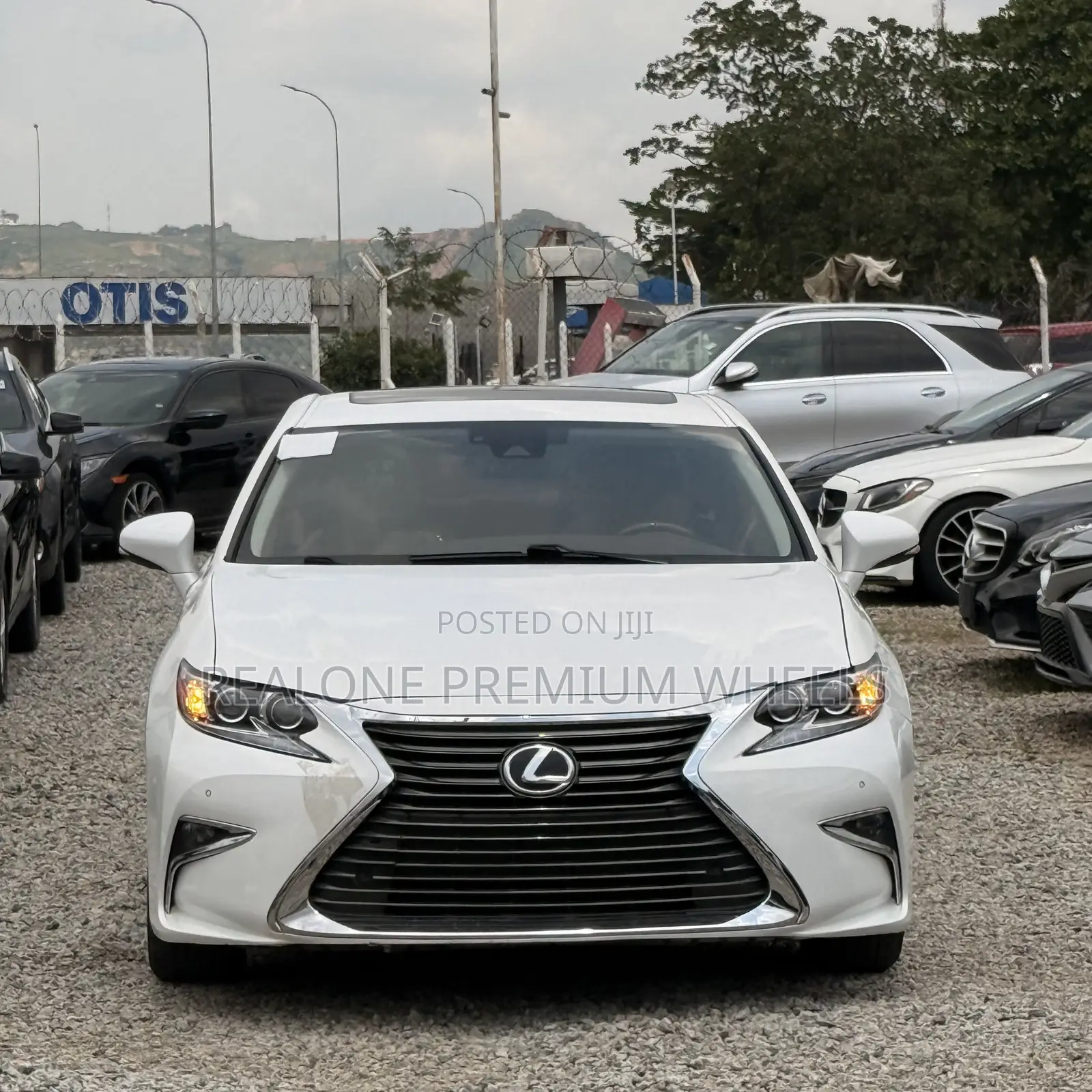 Lexus ES 350 FWD 2017 White
