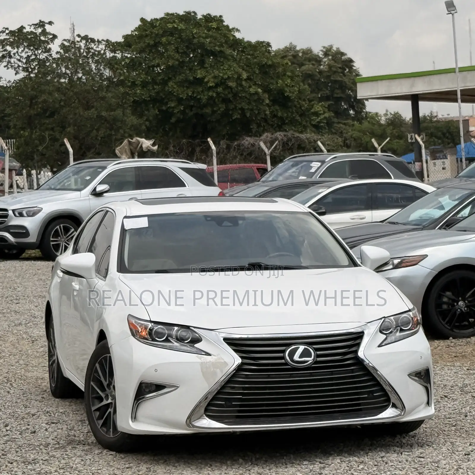 Lexus ES 350 FWD 2017 White