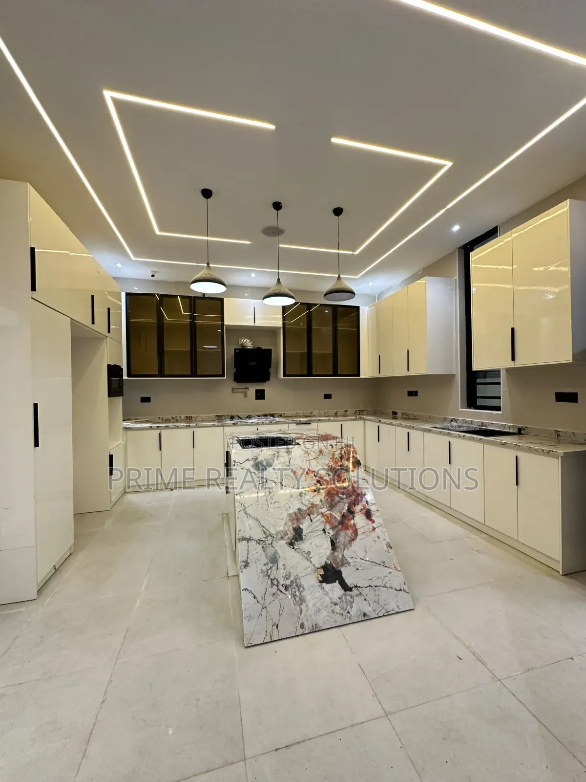 5bdrm Duplex in Ikota for sale