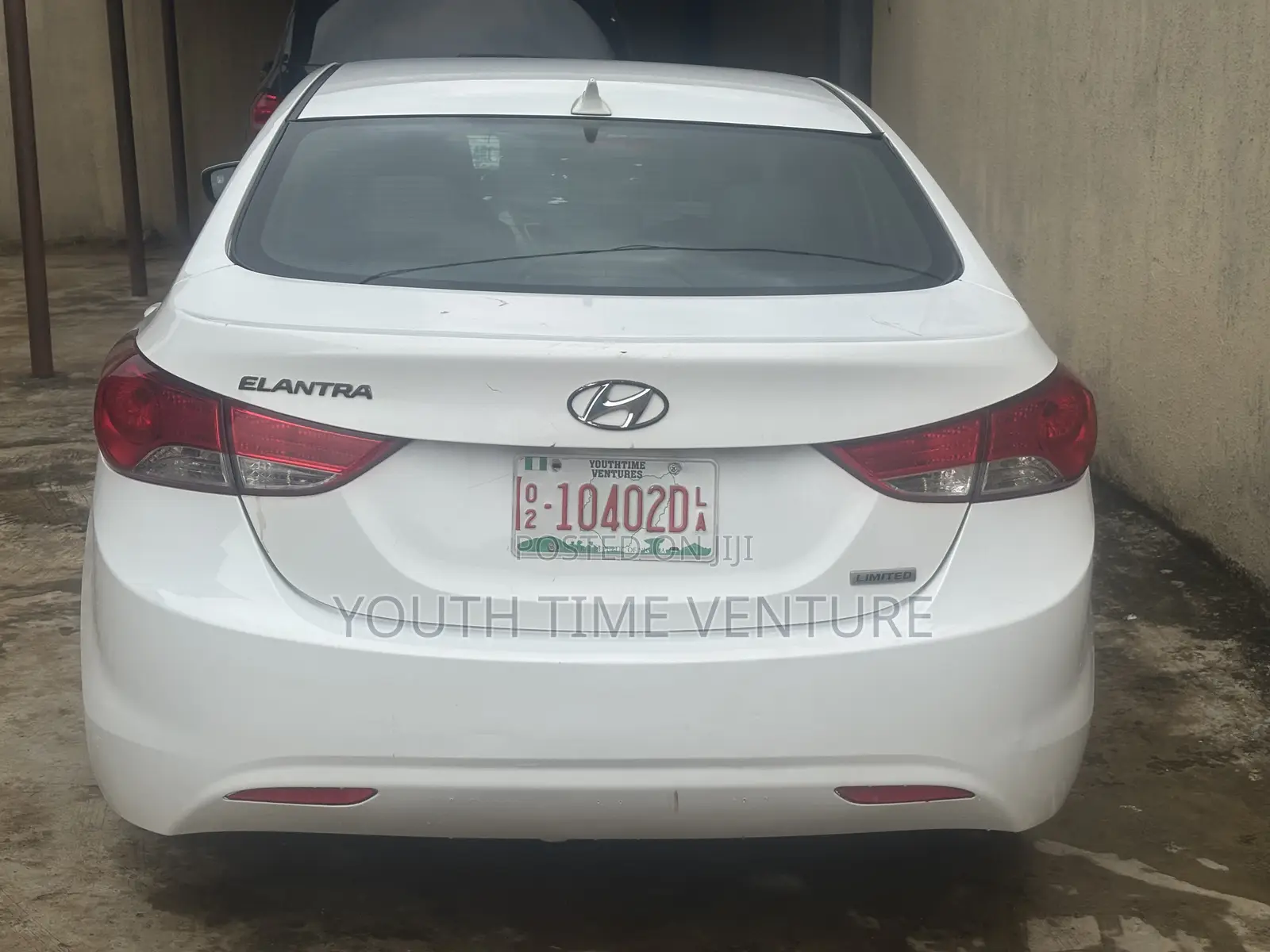Hyundai Elantra Limited Sedan FWD (1.8L 4cyl 6A) 2013 White