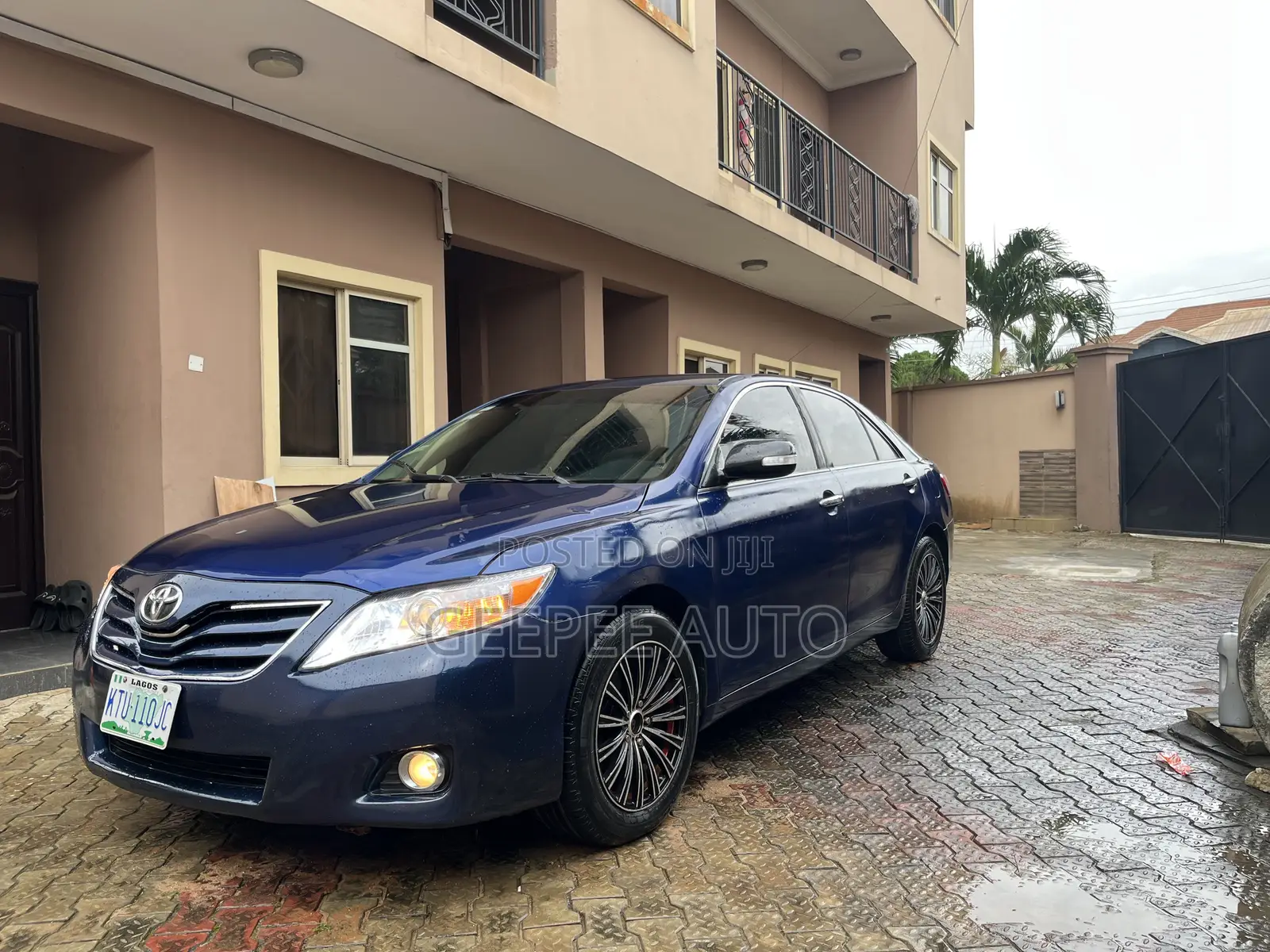 Toyota Camry LE 4dr Sedan (2.5L 4cyl 6A) 2011 Blue