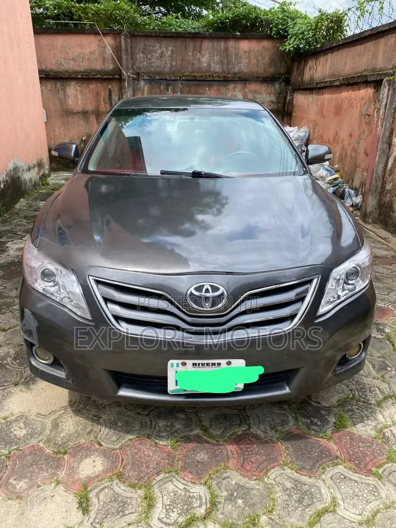 Toyota Camry 2010 Gray