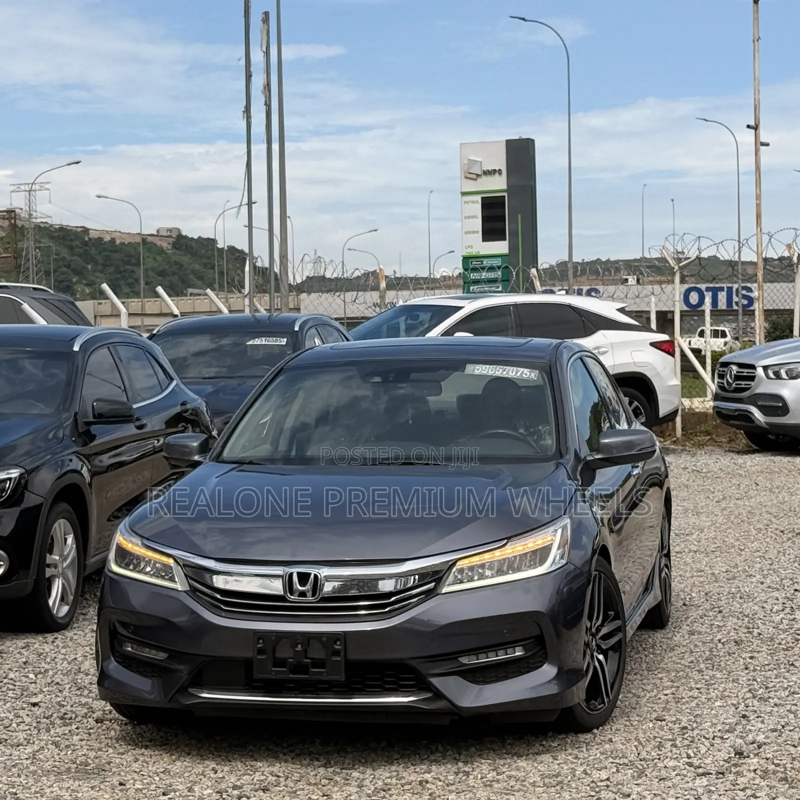 Honda Accord Touring 4dr Sedan FWD (3.5L 6cyl 6A) 2016 Gray