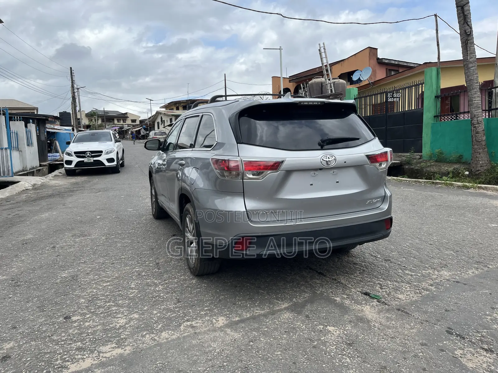 Toyota Highlander XLE 4dr SUV AWD (3.5L 6cyl 6A) 2015 Gray