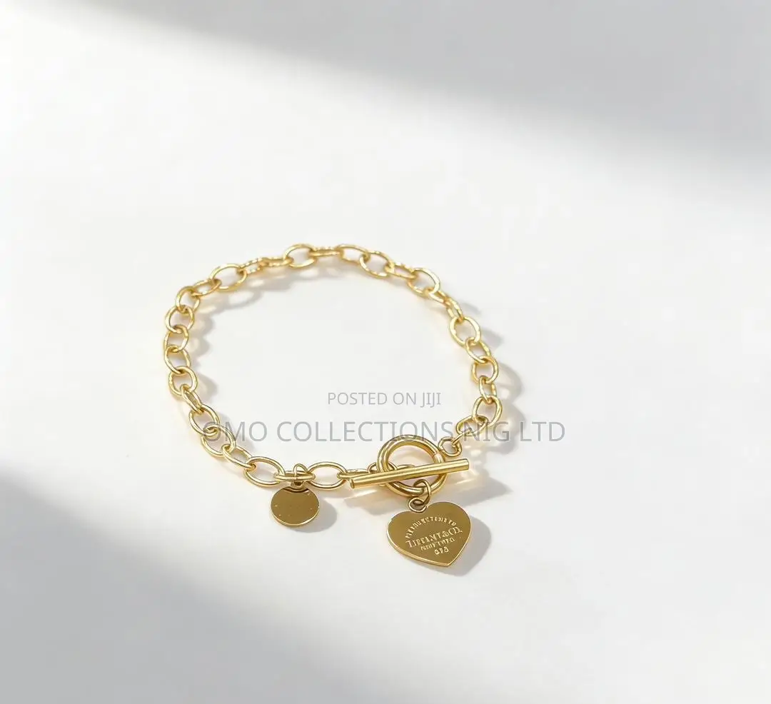 Exquisite Women’s Classy Bracelet – Gold Fashion Bracelet for Ladies