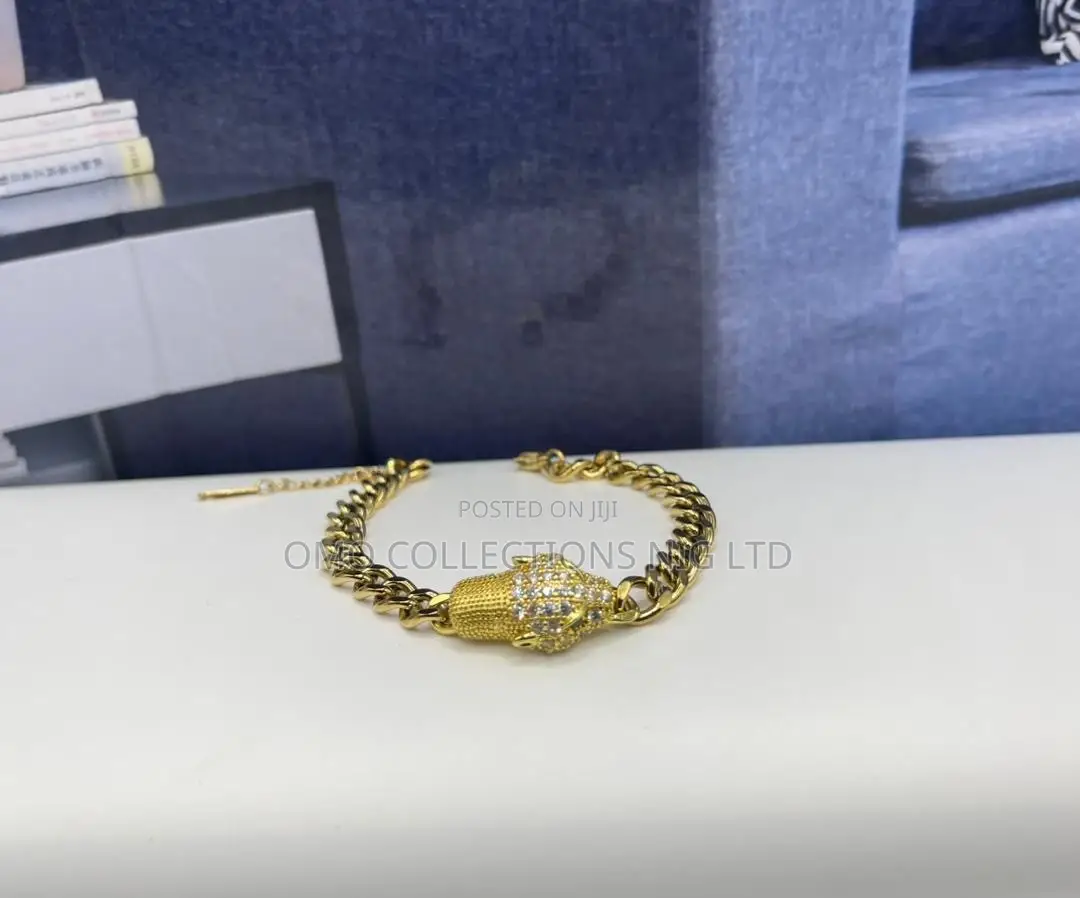 Exquisite Women’s Classy Bracelet – Gold Fashion Bracelet for Ladies