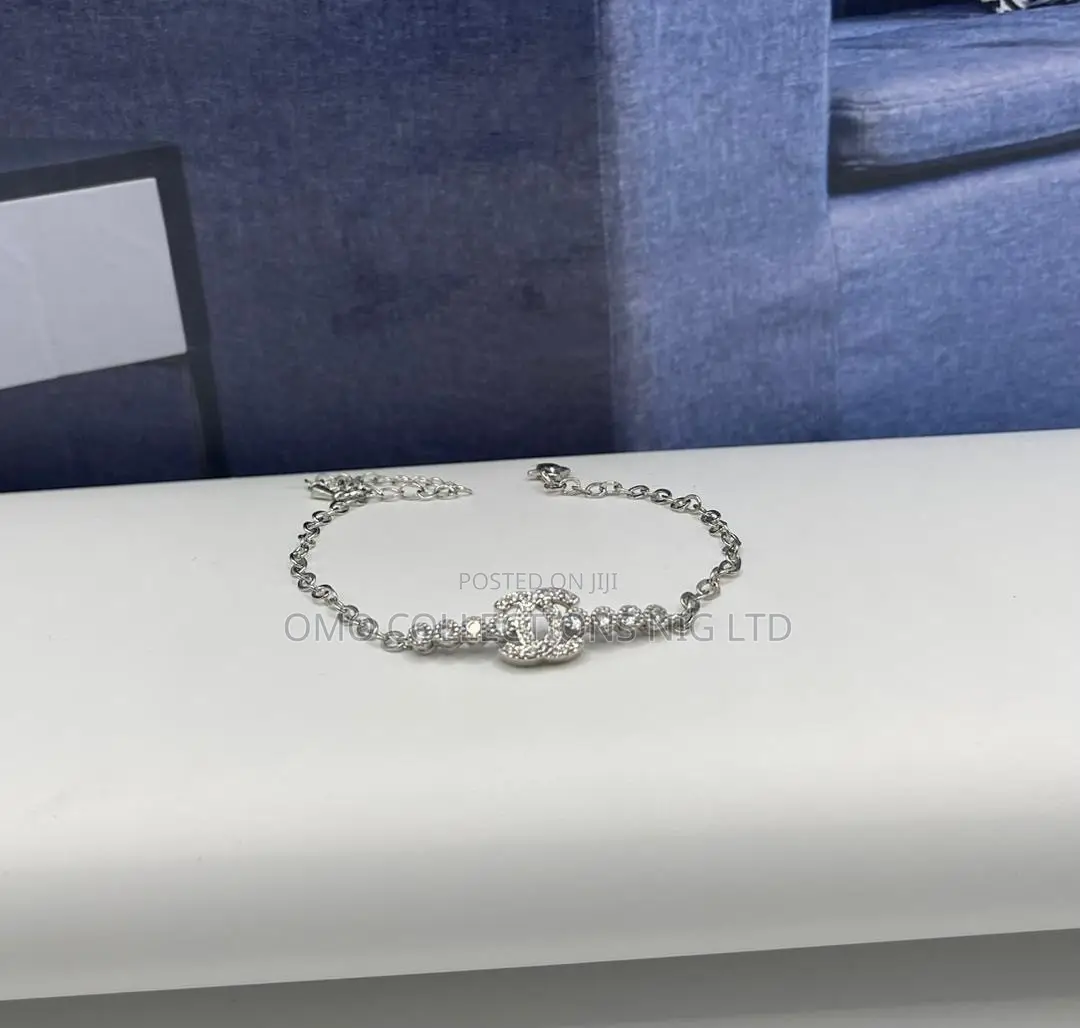 Exquisite Women’s Luxury Bracelet – Elegant Silver Bracelet for Ladies