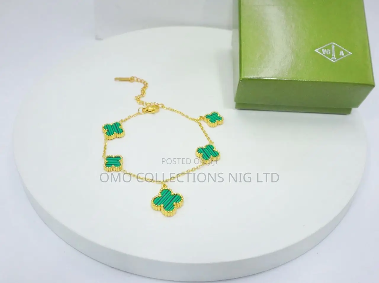 Van Cleef Women’s Luxury Bracelet – Available in Green and Red