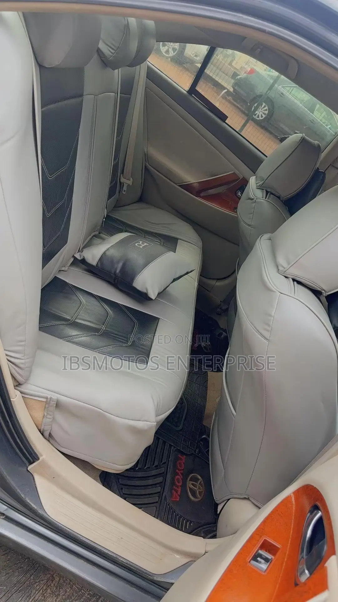 Toyota Camry LE 4dr Sedan (2.5L 4cyl 6A) 2011 Gray