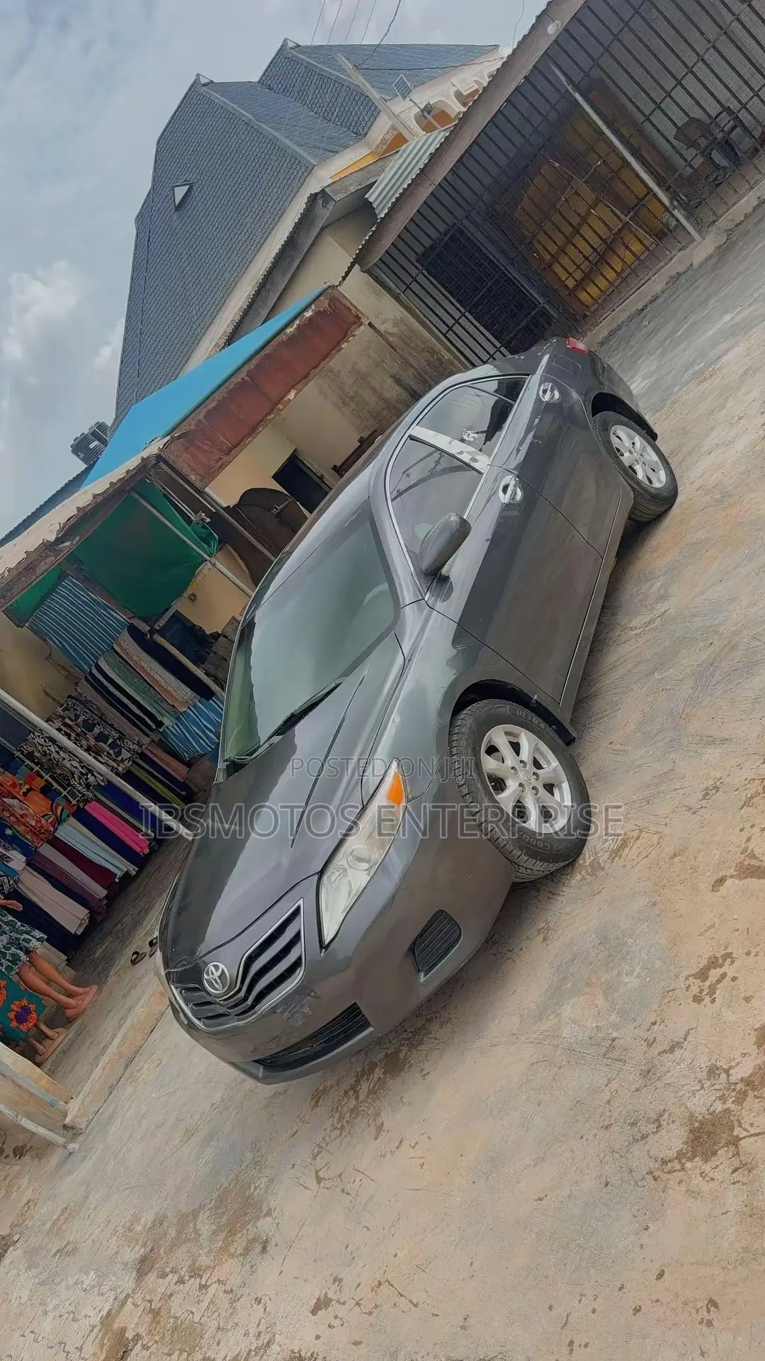 Toyota Camry LE 4dr Sedan (2.5L 4cyl 6A) 2011 Gray