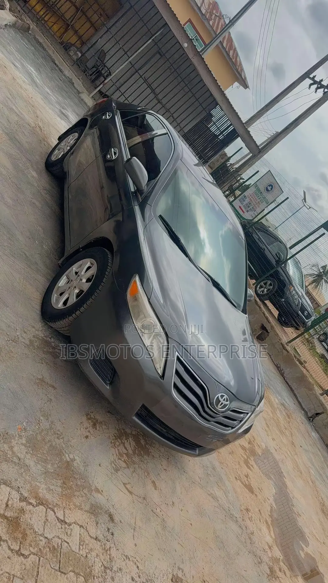 Toyota Camry LE 4dr Sedan (2.5L 4cyl 6A) 2011 Gray