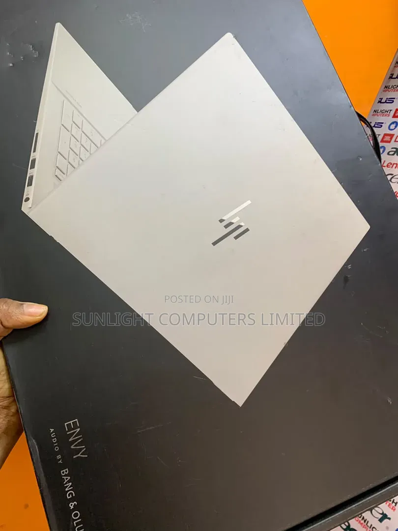 New Laptop HP Envy 17 16GB Intel Core i5 SSD 512GB