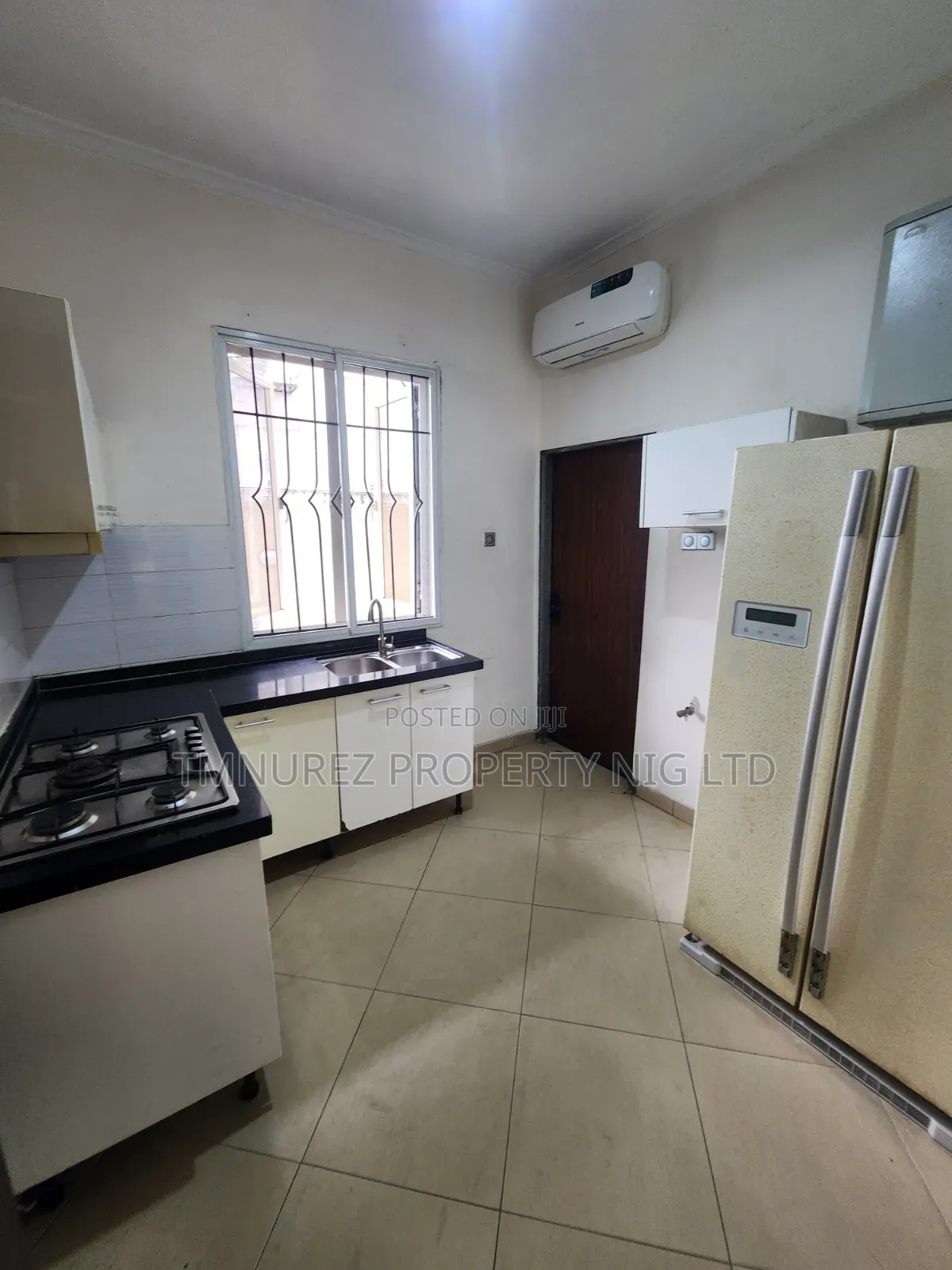 12bdrm Bungalow in Western Avenue for sale