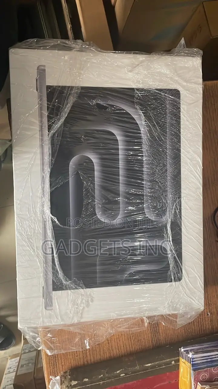 New Laptop Apple MacBook Pro 2025 M5 16GB Apple M5 SSD 1T