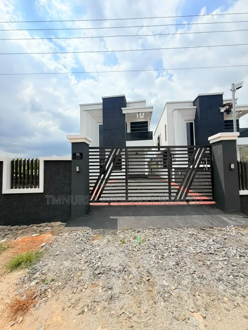 4bdrm Duplex in Pakuro for sale