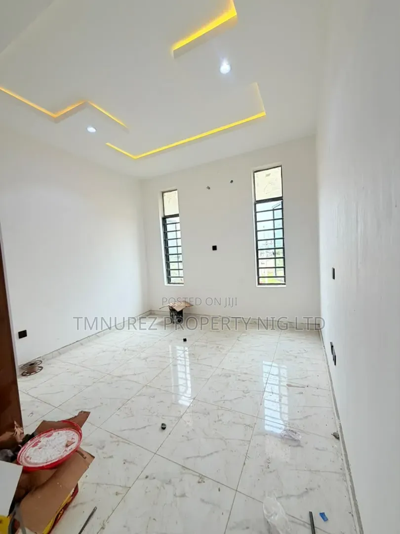 4bdrm Duplex in Pakuro for sale