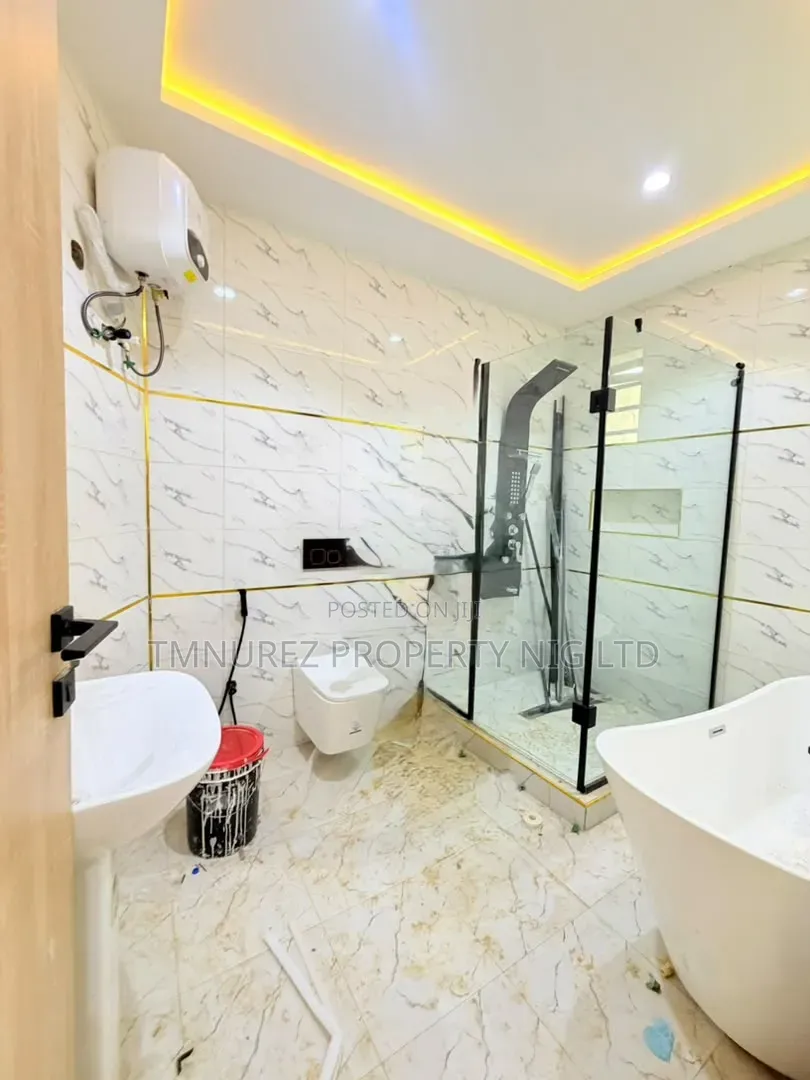 4bdrm Duplex in Pakuro for sale